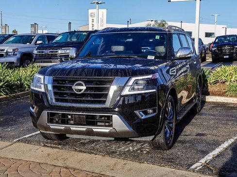 Used 2023 Nissan Armada Platinum w/ Captain's Chairs Package RWD image 4