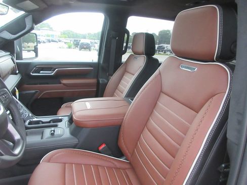 New 2026 GMC Sierra 2500 Denali Ultimate AWD/4WD image 13