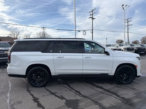 Used 2023 Cadillac Escalade ESV Sport Platinum w/ LPO, ONYX Package image 6