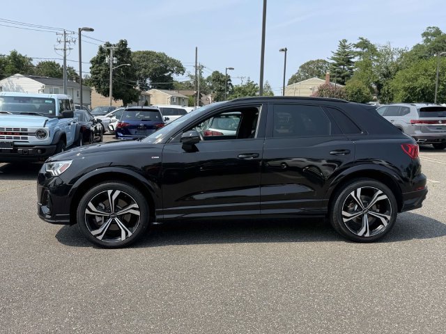 Used 2023 Audi Q3 2.0T Premium Plus w/ Premium Plus Package AWD/4WD image 2