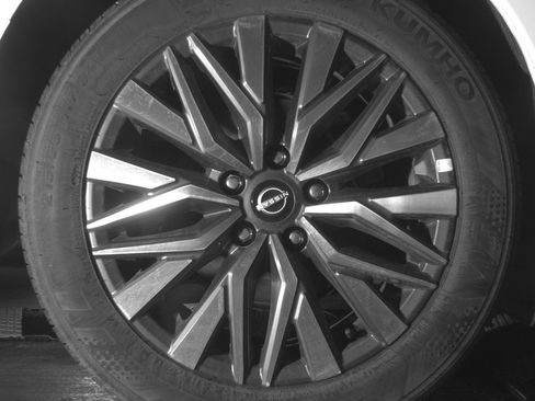 Used 2025 Nissan Altima 2.5 SV FWD image 14