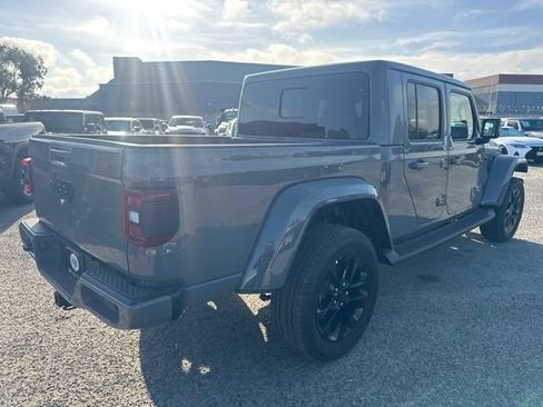 Used 2022 Jeep Gladiator Overland AWD/4WD image 5