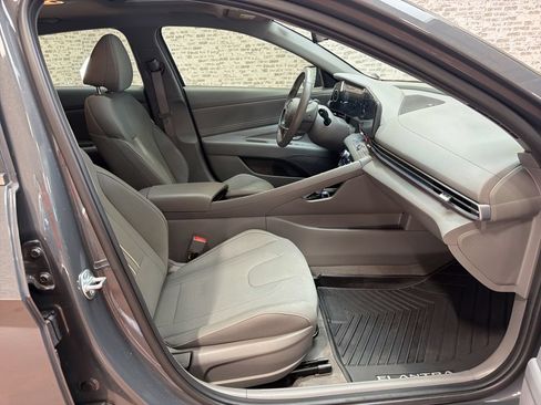 Used 2025 Hyundai Elantra SEL FWD image 11