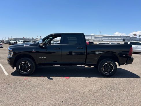 Used 2025 RAM 2500 Laramie AWD/4WD image 2