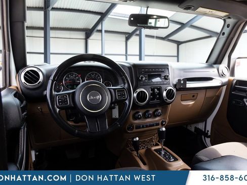 Used 2017 Jeep Wrangler Unlimited Sahara w/ Connectivity Group AWD/4WD image 13