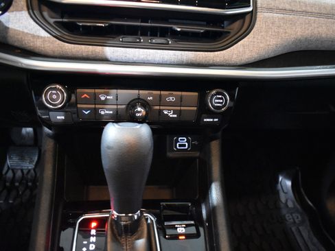 Used 2024 Jeep Compass Sport image 23