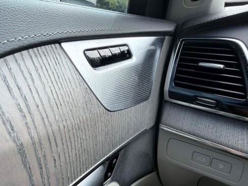 Certified 2024 Volvo XC90 T8 Ultimate AWD/4WD image 17