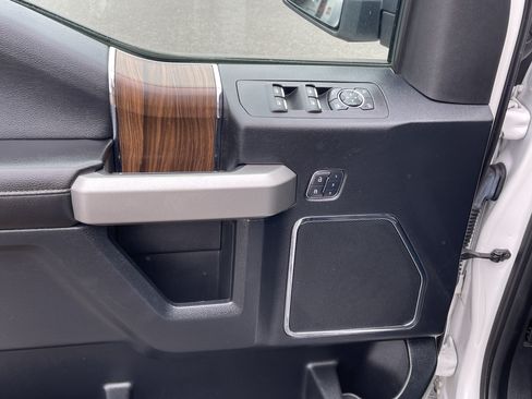 Used 2017 Ford F150 Lariat RWD image 17