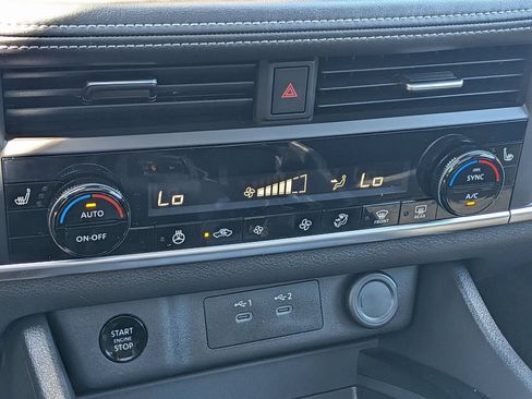 Used 2025 Nissan Rogue SV w/ SV Premium Package FWD image 18