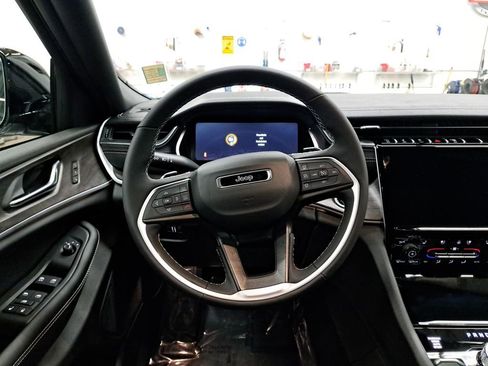 New 2025 Jeep Grand Cherokee L Limited w/ Luxury Tech Group II AWD/4WD image 21