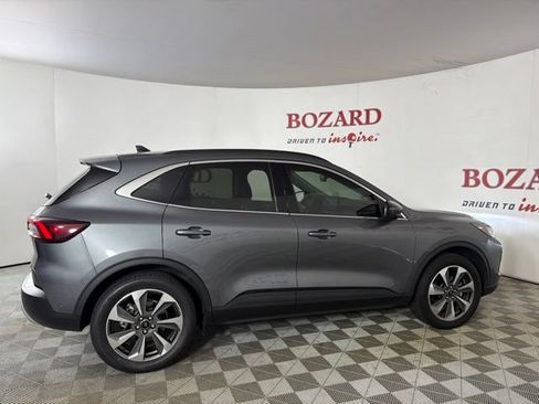 Used 2024 Ford Escape Platinum w/ Premium Technology Package AWD/4WD image 17
