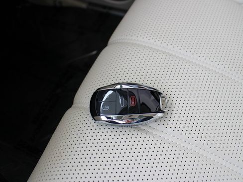 Used 2020 Bentley Bentayga Plug-In Hybrid AWD/4WD image 49