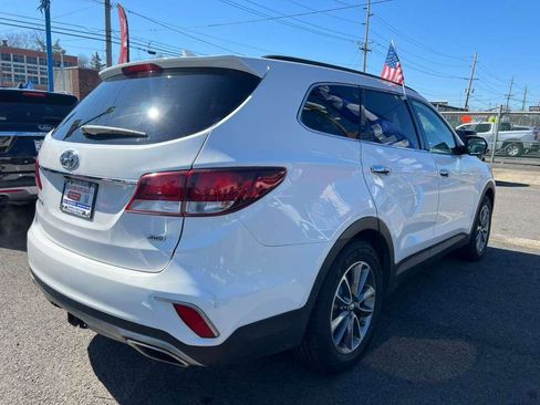 Used 2017 Hyundai Santa Fe SE image 11