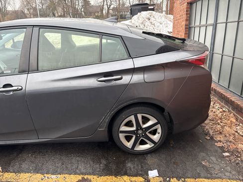 Used 2016 Toyota Prius Four Touring image 6