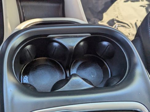 Used 2023 Chrysler Pacifica Touring-L image 23