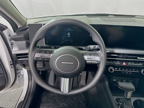 Used 2025 Hyundai Sonata SE FWD image 11
