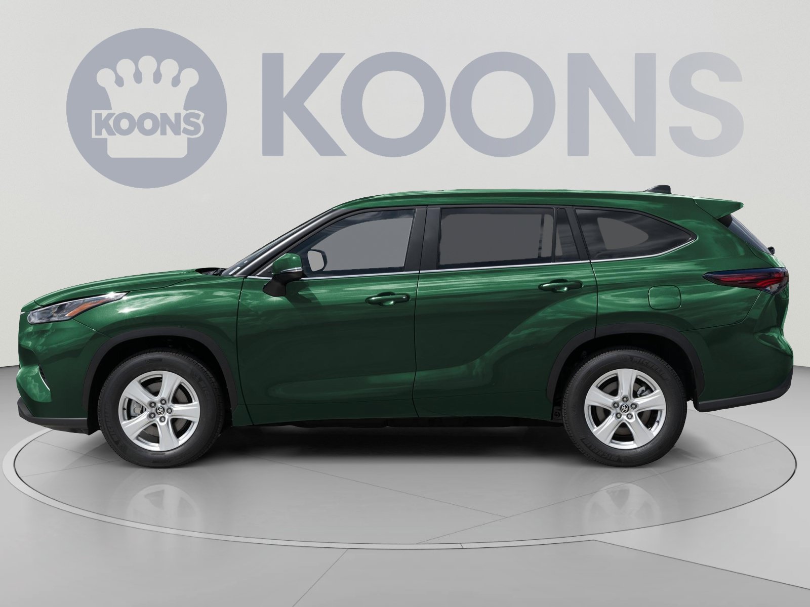 Used 2025 Toyota Highlander XLE AWD/4WD image 4
