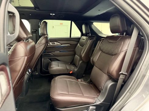 Used 2025 Ford Explorer Platinum w/ LUX Leather Package AWD/4WD image 25