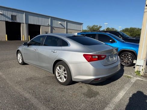 Used 2017 Chevrolet Malibu LT FWD image 9