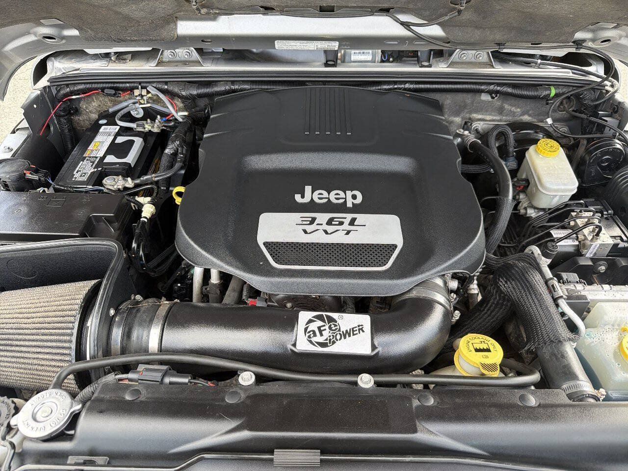 Used 2013 Jeep Wrangler Unlimited Sahara w/ Connectivity Group AWD/4WD image 13