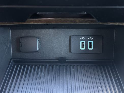 Used 2016 Ford F150 Platinum w/ Equipment Group 701A Luxury image 35