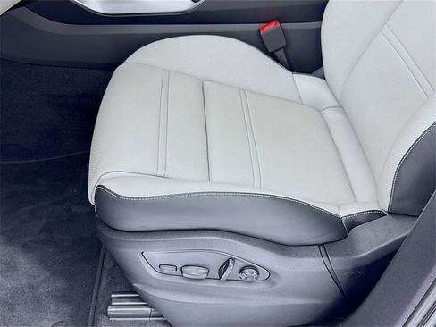 New 2026 Porsche Cayenne S image 13