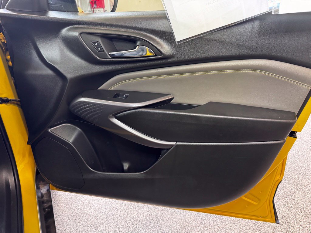 Used 2025 Chevrolet Trax ACTIV w/ Sunroof Package FWD image 41