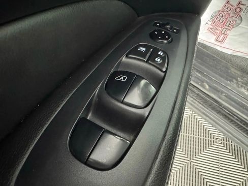 Used 2019 Nissan Pathfinder S image 37