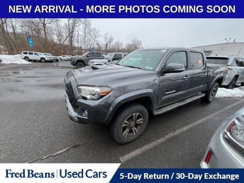Used 2016 Toyota Tacoma TRD Sport w/ Towing Package image 4