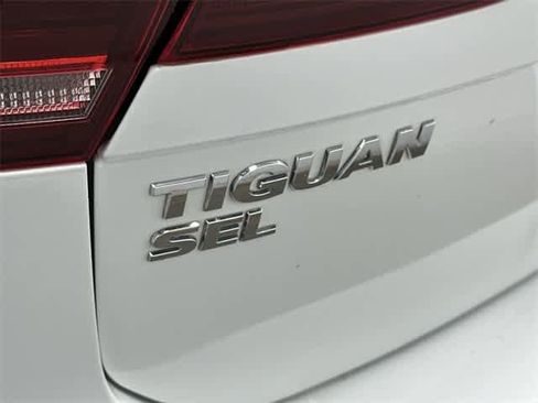 Certified 2020 Volkswagen Tiguan SEL Premium R-Line image 29