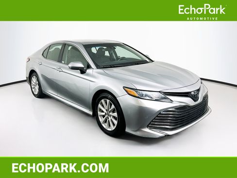 Used 2018 Toyota Camry LE image 1