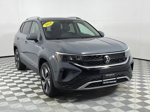 Used 2024 Volkswagen Taos SE AWD/4WD image 3