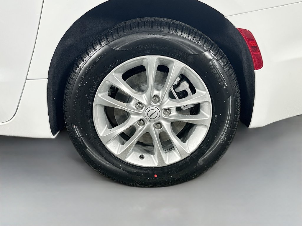 New 2026 Chrysler Pacifica Select AWD/4WD image 17