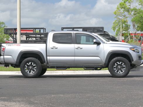 Used 2023 Toyota Tacoma TRD Off-Road w/ TRD Premium Off Road Package image 7