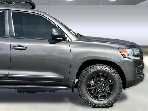Used 2020 Toyota Land Cruiser w/ Carpet Mat Package image 36