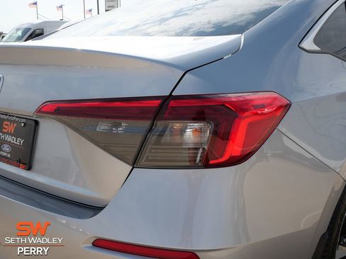 Used 2022 Honda Civic EX image 9