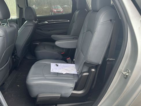 Used 2021 Buick Enclave Essence image 12