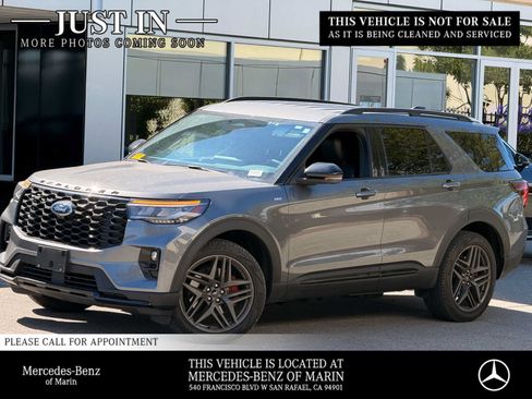 Used 2025 Ford Explorer ST-Line w/ Premium Package AWD/4WD image 2
