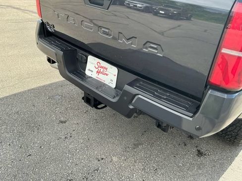 Used 2025 Toyota Tacoma 4x4 Double Cab image 16