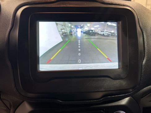Used 2020 Jeep Renegade Altitude AWD/4WD image 5