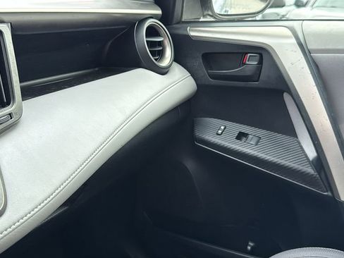 Used 2013 Toyota RAV4 XLE image 19