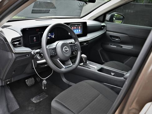 Used 2025 Nissan Kicks S image 17