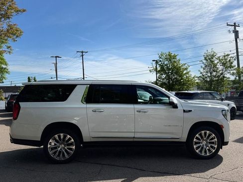Used 2022 GMC Yukon XL Denali w/ Denali Premium Package AWD/4WD image 7