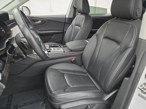 Used 2022 Audi Q8 Premium w/ Convenience Package image 15
