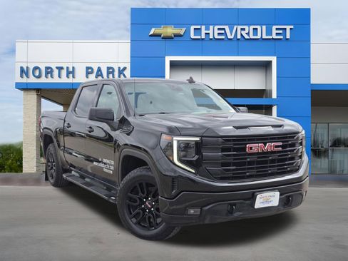 Used 2022 GMC Sierra 1500 Elevation image 1