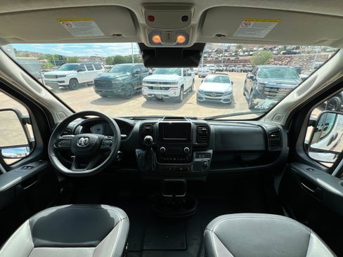 Used 2025 RAM ProMaster 2500 w/ Convenience Group FWD image 9