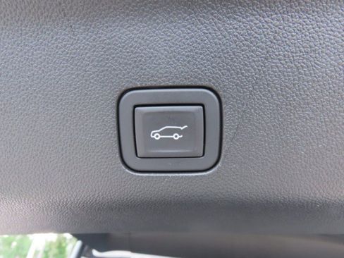 Used 2024 GMC Yukon AT4 w/ AT4 Premium Package AWD/4WD image 13