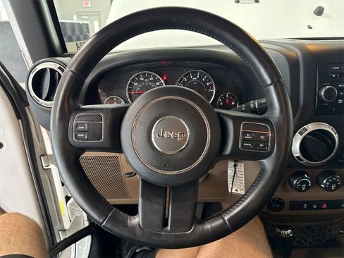 Used 2016 Jeep Wrangler Unlimited Sahara AWD/4WD image 17