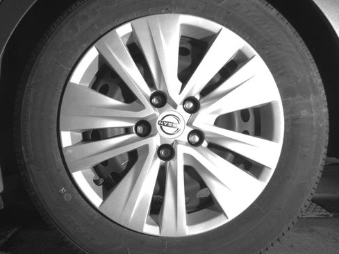 Used 2025 Nissan Sentra S FWD image 14