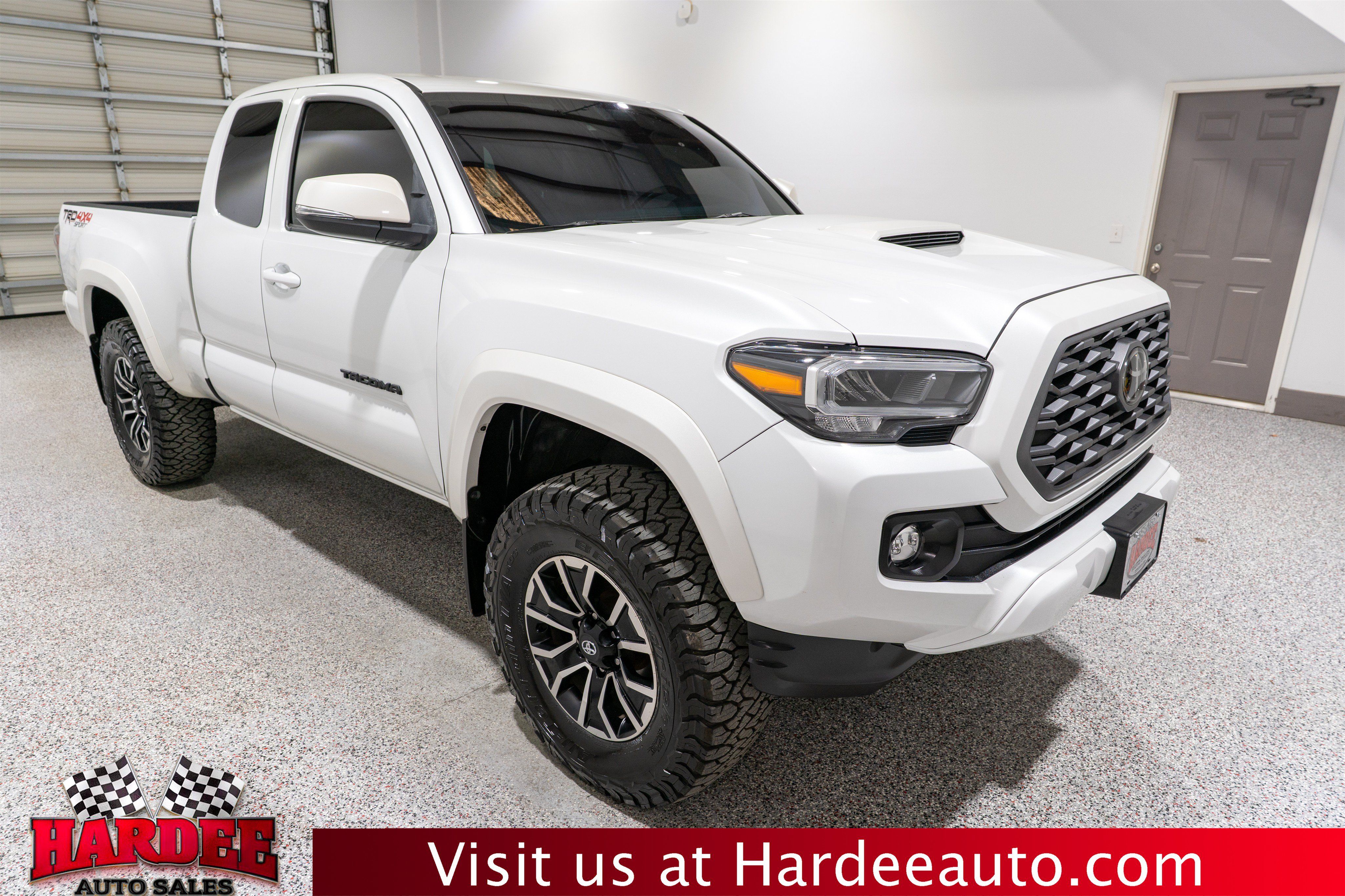 Used 2022 Toyota Tacoma TRD Sport w/ Black Out Package (TMS) AWD/4WD image 6